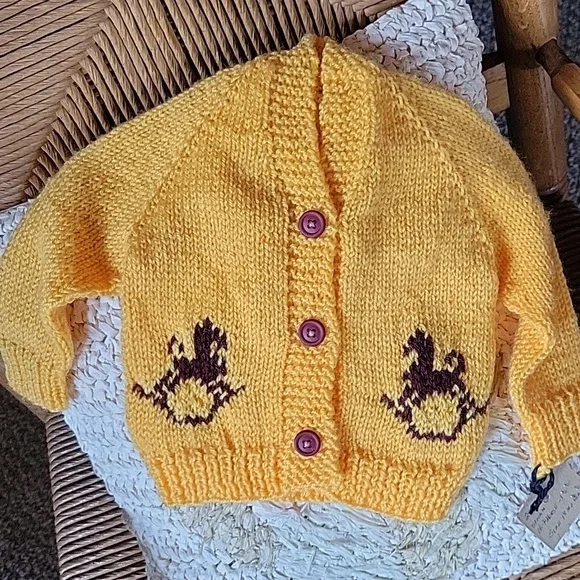 Handmade toddler cardigan, corn yellow with burgandy rocking horses, sz 18 month - Picture 10 of 10
